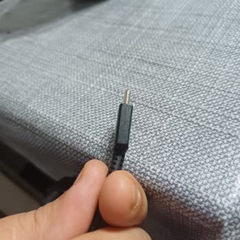 Çatlayan Orijinal Samsung Şarj Kablosu Sürekli Şarj Kesintisi