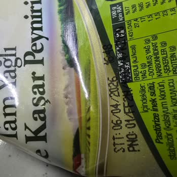 Taze Kaşarda Görülen Beyaz Lekeler Üzerine Endişe Ve İade Talebi