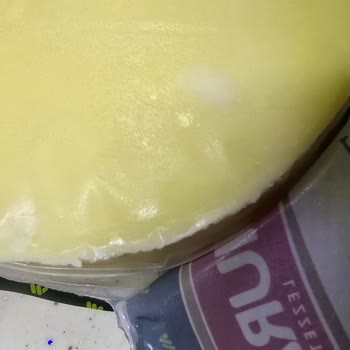 Taze Kaşarda Görülen Beyaz Lekeler Üzerine Endişe Ve İade Talebi