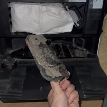 Garanti Servisi Kirli Ve Arızalı Robot Süpürge Gönderdi