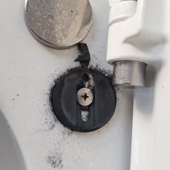 Creavit Klozet Kapak Menteşesi Kırık Ve Parça Talebi