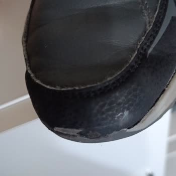 Üretim Hatası Olmadığı Söylenmesine Rağmen Açılan Çocuk Botu