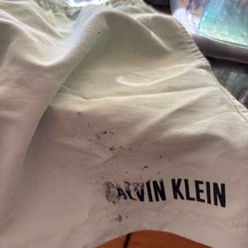 Kalite Sorunu: Calvin Klein Şort Üzerindeki Yazılar Yapışıp Deforme Oldu