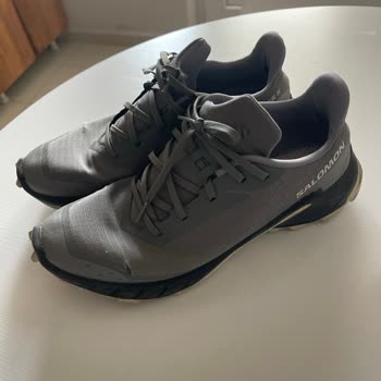 Aynı Modeldeki Ayakkabılarda Tekrarlayan Yırtık Ve Kalite Sorunu