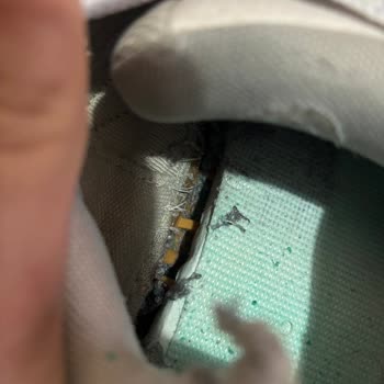 Kısa Sürede Aşınan Sneaker Ve Yetersiz Garanti Süreci