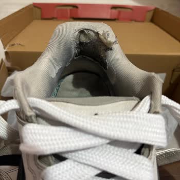 Kısa Sürede Aşınan Sneaker Ve Yetersiz Garanti Süreci