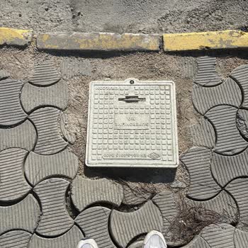 Superonline Çalışması Sonrası Yol Çukuru Araçlarımızı Zarar Veriyor