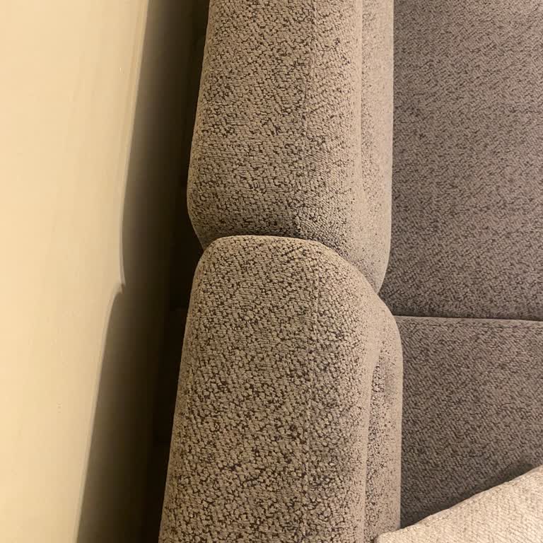 Cardin Mobilya’da Alınan Koltuk Kolu Çöktü Ve Destek Yok