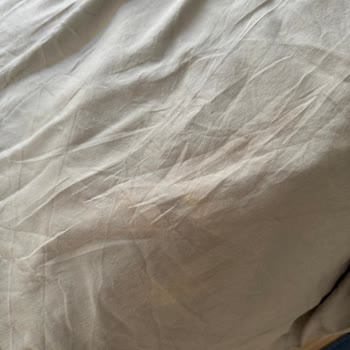 İlk Yıkamada Renk Solması Ve Lekelerle Karşılaşılan İki Nevresim Takımı Sorunu