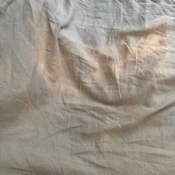 İlk Yıkamada Renk Solması Ve Lekelerle Karşılaşılan İki Nevresim Takımı Sorunu