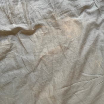 İlk Yıkamada Renk Solması Ve Lekelerle Karşılaşılan İki Nevresim Takımı Sorunu