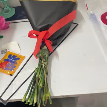 Çiçek Sepeti'nden Solmuş Ve Notu Olmayan Çiçek Teslimatı