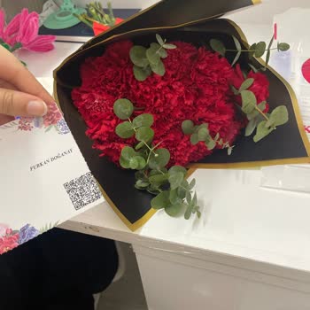 Çiçek Sepeti'nden Solmuş Ve Notu Olmayan Çiçek Teslimatı