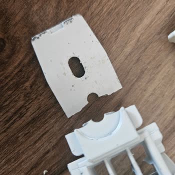 Uğur Derin Dondurucu Kapı Kolu Kırılması: Garanti Kapsamında Ücretsiz Çözüm Talebi