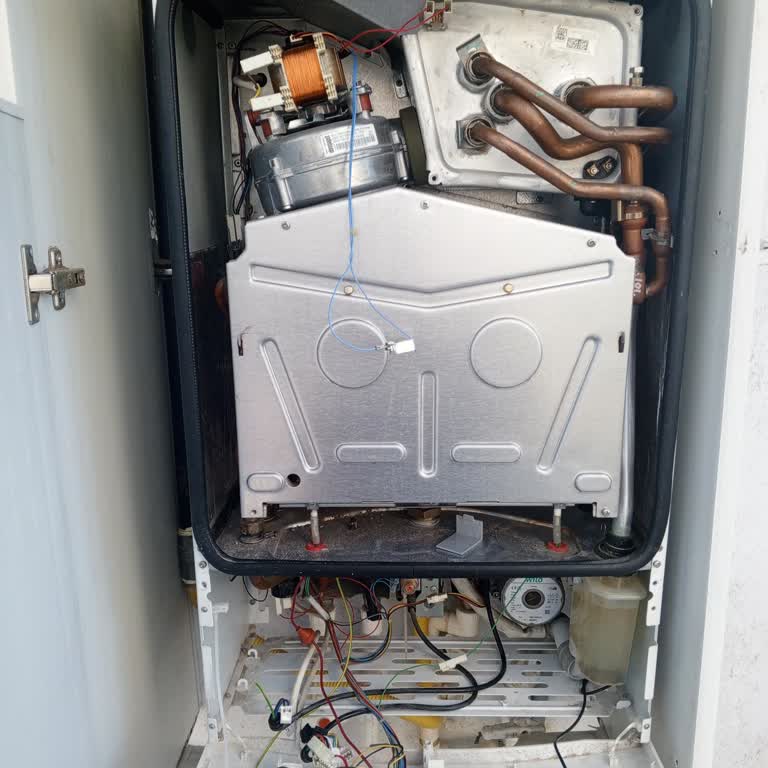 Bosch Termoteknoloji Kombinin Ana Kartı Alındı, Servis Çözüm Sunamadı