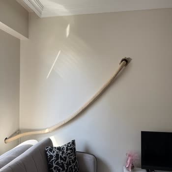 Yan Oda Boru Deliği Ve Estetik Bozukluğu İçin Hemen Düzeltme Ve Yeni Servis Ekibi Talebi