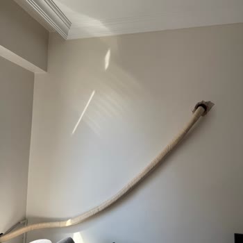 Yan Oda Boru Deliği Ve Estetik Bozukluğu İçin Hemen Düzeltme Ve Yeni Servis Ekibi Talebi