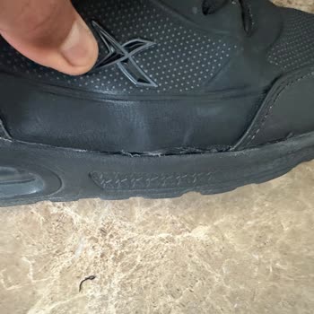Yan Dikiş Açılması Ve Taban Bırakması Nedeniyle Sneaker Ürün Değişimi Talebi