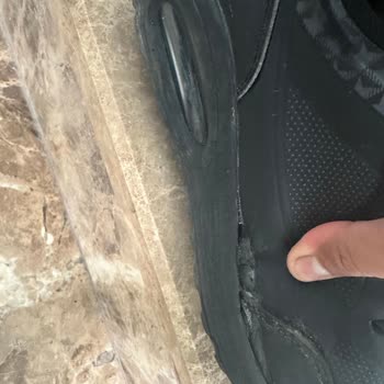 Yan Dikiş Açılması Ve Taban Bırakması Nedeniyle Sneaker Ürün Değişimi Talebi