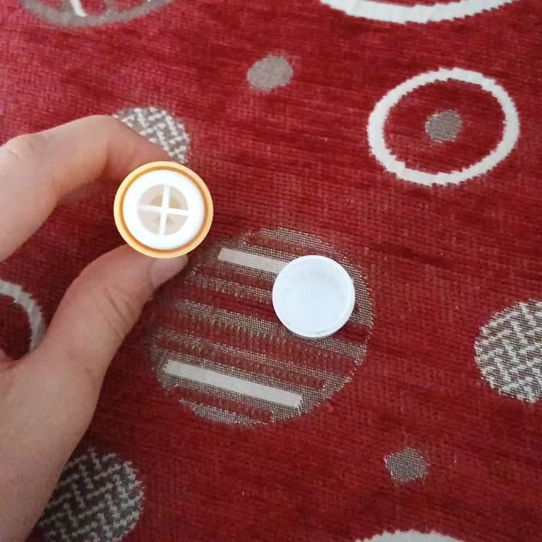 Yves Rocher Lip Balm Alt Kapağı Çöktü, Değişim Talebi