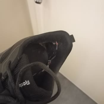 Garanti Kapsamındaki Ayakkabının Yırtıkları Mağaza Tarafından Reddedildi