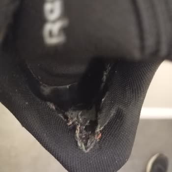 Garanti Kapsamındaki Ayakkabının Yırtıkları Mağaza Tarafından Reddedildi