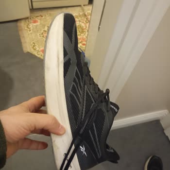 Garanti Kapsamındaki Ayakkabının Yırtıkları Mağaza Tarafından Reddedildi