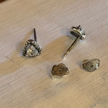 Pandora Saf Gümüş Küpünde Anormal Kararma