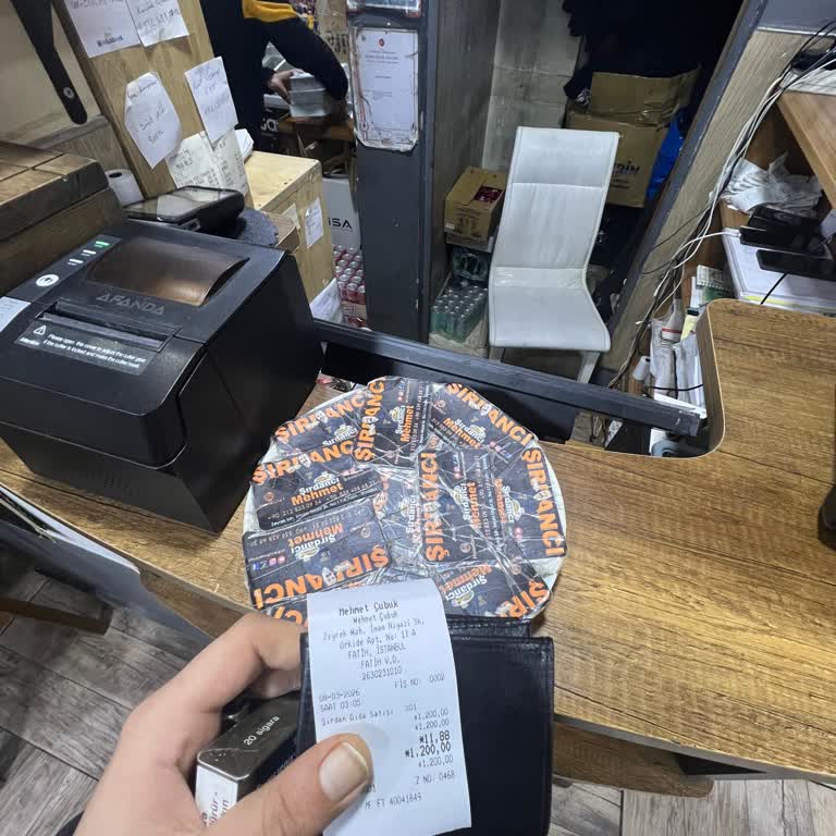 Üsküdar Şubesinde Soğuk Çorba Ve Bayat Ekmek, Kırıcı Personel Tavrı