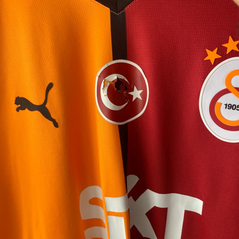 Türk Bayrağı Baskısının Çabuk Sökülmesi Ve Mağazanın Sorumluluk Almaması