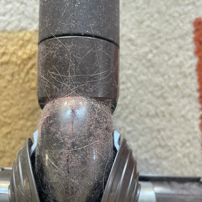 Dyson Cinetic Big Ball Absolute 2 Süpürgenin Halı Üzerindeki Çekiş Gücü Yetersiz, İade Talebi