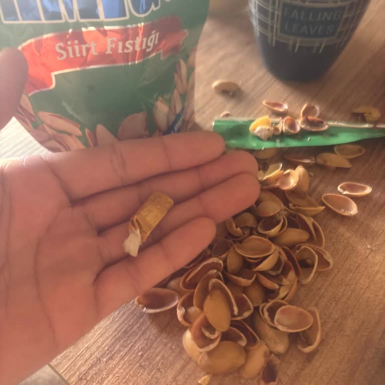 Şok Market Amigo Siirt Fıstığında Sigara İzmariti Bulundu