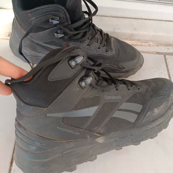 Reebok Botunda Yanıltıcı Su Geçirmez İddiası Ve Mağaza Reddi