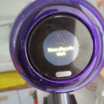 Dyson V12 Süpürge Sürekli Filtre Yıkama Ve Hava Yolu Tıkanması Uyarısı Veriyor