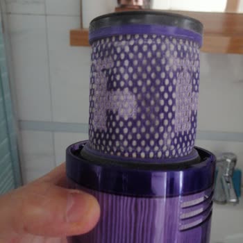 Dyson V12 Süpürge Sürekli Filtre Yıkama Ve Hava Yolu Tıkanması Uyarısı Veriyor