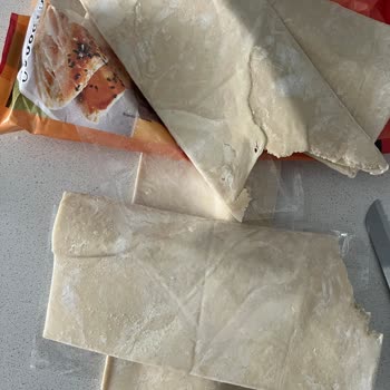 Nimet Gıda Milföy Önceden Isırılmış Gibi Şekilsiz ve Bozuk