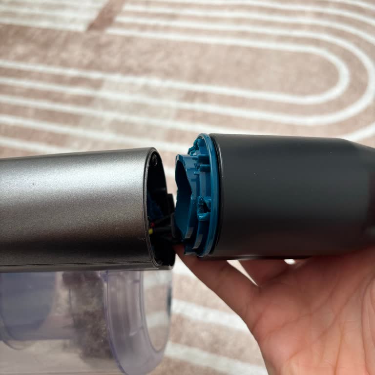 Philips 8000 Dikey Süpürgede Bağlantı Borusundaki Mavi Parça Kırıldı