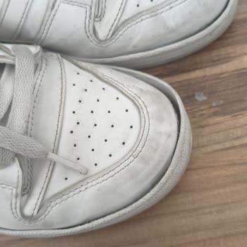 Ayakkabıda Çatlama Ve Tabanda Açıklık: İnceleme Reddedildi Ve Ücret İadesi Talebi