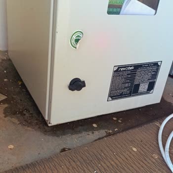 Çınar'da Düşen Elektrik Kulübesi Kapısı Çocukları Tehlikeye Atıyor