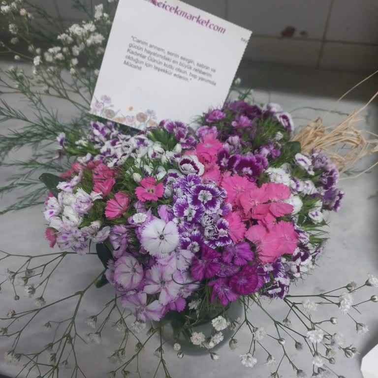 Siparişimdeki Çiçek Ve Vazo Görseli Uyumsuz, Ücret İadesi İstiyorum