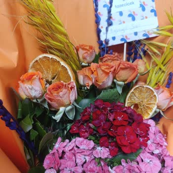 Alınan Çiçek Buketi Görselden Farklı Ve Çürük, İade Talebim Reddedildi