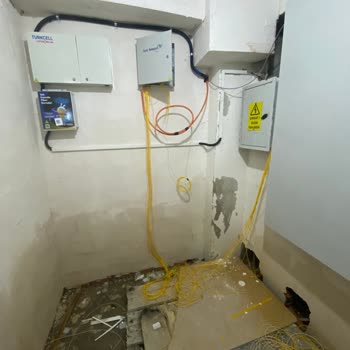 Bodrumdaki Kablo Dağınıklığı Ve Güvenlik Riskine Acil Çözüm Talebi