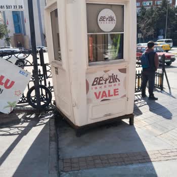 Kamu Parkı Özel İşletmeler Tarafından Kapatıldı Vale Ve Dubalar Trafik Sorununa Yol Açıyor