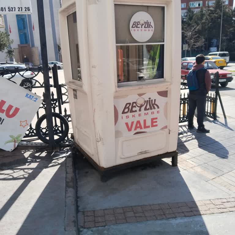 Kamu Parkı Özel İşletmeler Tarafından Kapatıldı Vale Ve Dubalar Trafik Sorununa Yol Açıyor