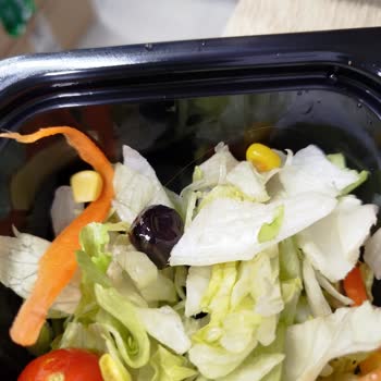 Tavuk Dünyası Şubesinde Hijyen Sorunu: Yiyeceklerde Kıl ve Saç