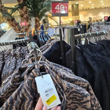 Yanıltıcı %40 İndirim Ve Saygısız Mağaza Personeli