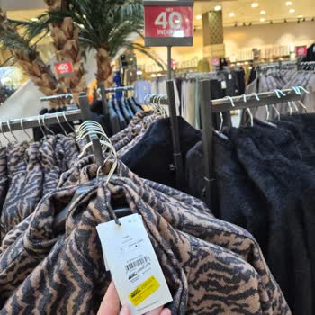 Yanıltıcı %40 İndirim Ve Saygısız Mağaza Personeli