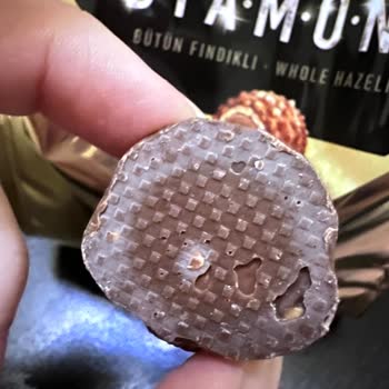 Şölen Diamond Çikolatasında Beyaz Lekeler Ve Bayat Tat, Son Kullanma Tarihi Geçerli Olmasına Rağmen