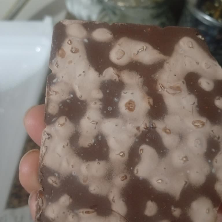 BİM'den Alınan Çifte Kavrulmuş Fındıklı Çikolata Bozulmuş, Sağlık Endişesi Ve İade Talebi