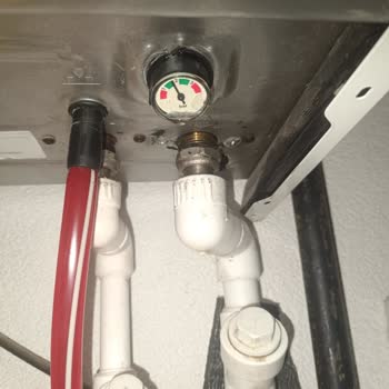 Warmhaus Kombim Sürekli Su Sızdırıyor, Servis Çözüm Sağlayamıyor Ve Değişim İstiyorum